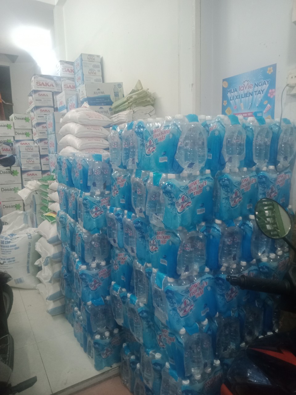 Nhà phân phối nước suối Number 1 Long Thành Phát